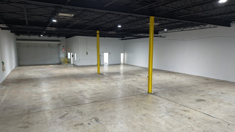 More Photos Of 16401-16413 NW 8th Ave, Miami Distribution For Lease