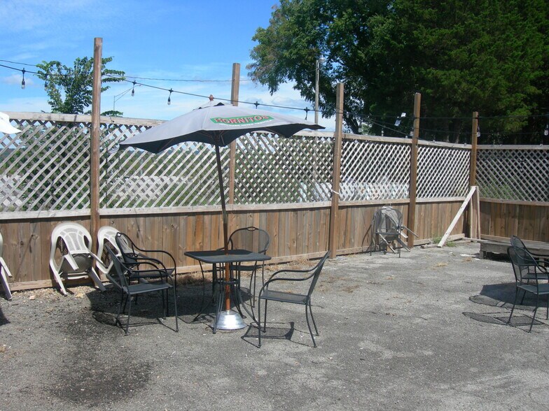 More Photos Of 76 Wright Hill Lane, Pineville Restaurant For Sale