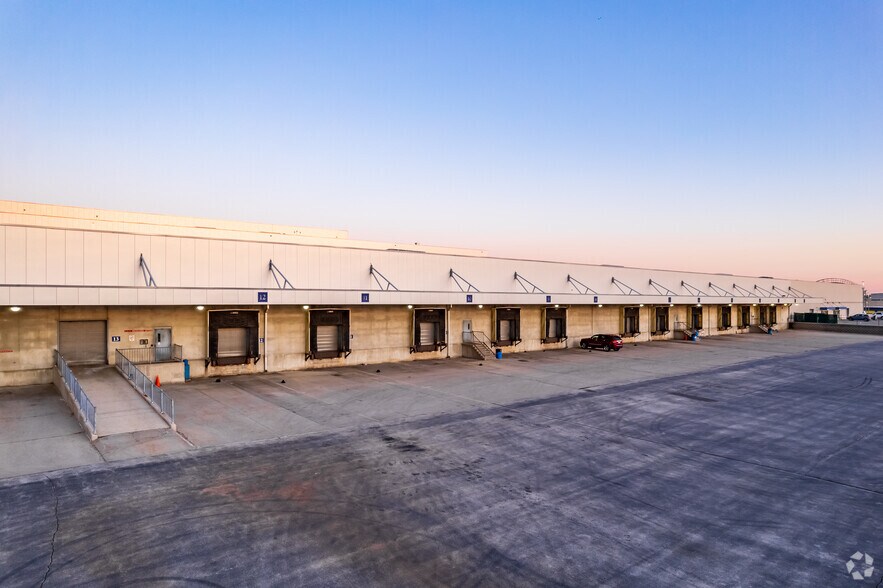 More Photos Of 4101 W Burnham St, West Milwaukee Manufacturing For Sale