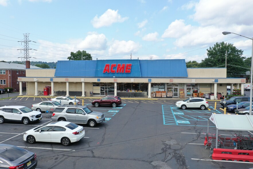 Primary Photo Of 125 Bound Brook Rd, Middlesex Supermarket For Lease