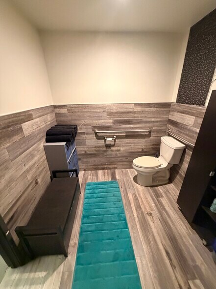 More Photos Of 22900-22924 Los Alisos Blvd, Mission Viejo Unknown For Lease