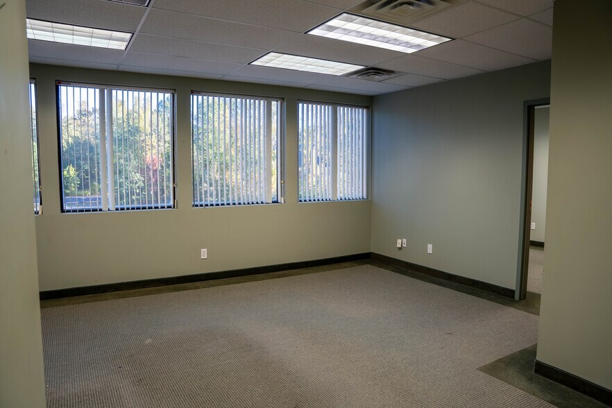 More Photos Of 441 New Karner Rd, Albany Office For Lease