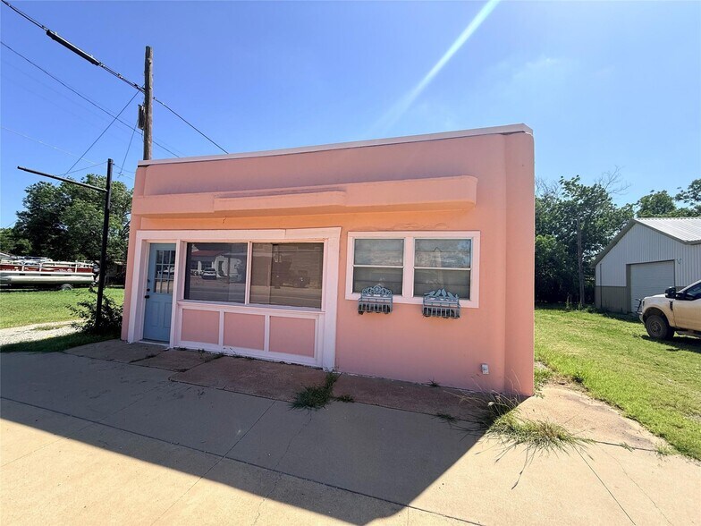 Primary Photo Of 1307 Conrad Hilton Blvd, Cisco Storefront For Sale