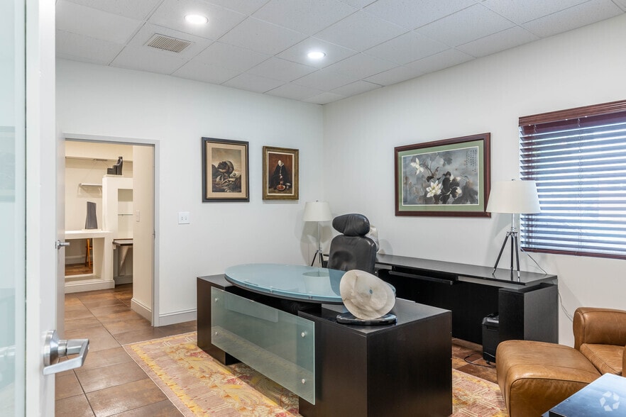 More Photos Of 101 SE 2nd Ave, Delray Beach Restaurant For Lease