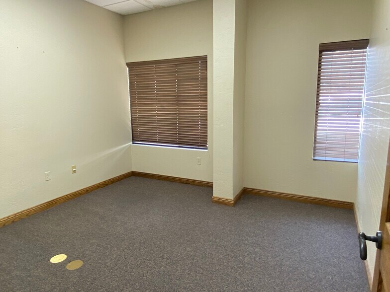 More Photos Of 5500 Bluebird St, Amarillo Storefront For Sale