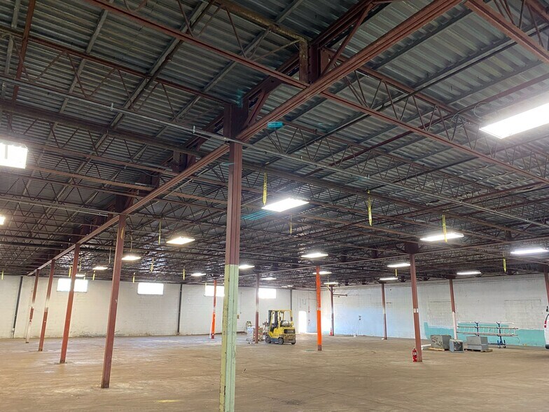 More Photos Of 328-332 N Westwood Ave, Toledo Warehouse For Lease