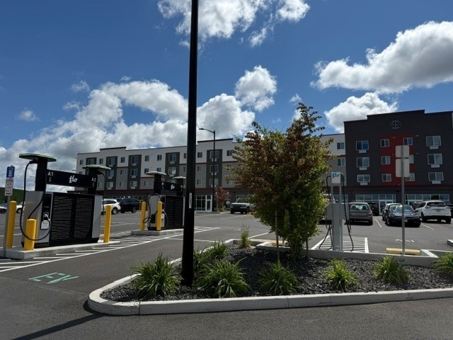 More Photos Of 1490 NE North Fairway Dr, Pullman General Retail For Lease