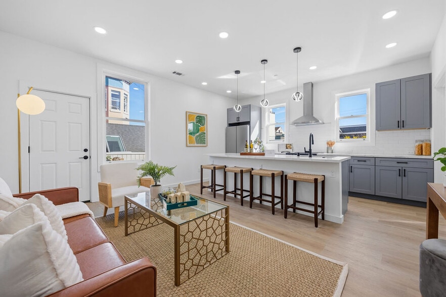 More Photos Of 2730 23rd St, San Francisco Showroom For Sale