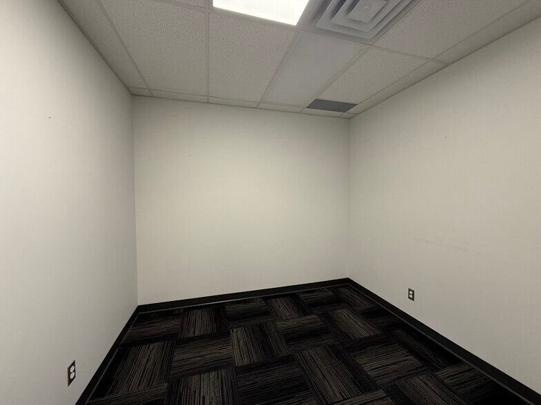 More Photos Of 38 Antares Dr, Ottawa Light Distribution For Lease