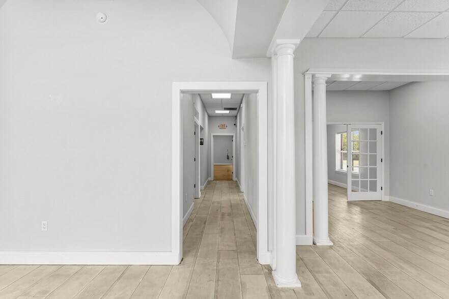 More Photos Of 5907 Sr-22, Panama City Funeral Home For Lease