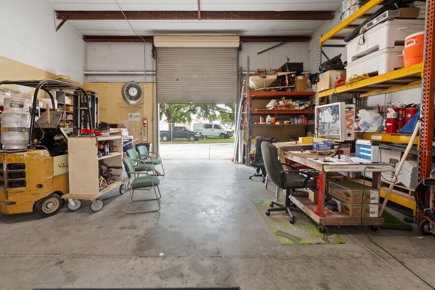 More Photos Of 2239 15th St, Sarasota Warehouse For Sale