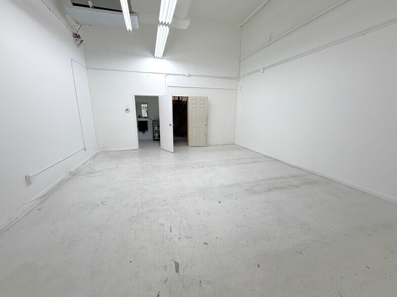 More Photos Of 1020 S Los Angeles St, Los Angeles Light Manufacturing For Lease