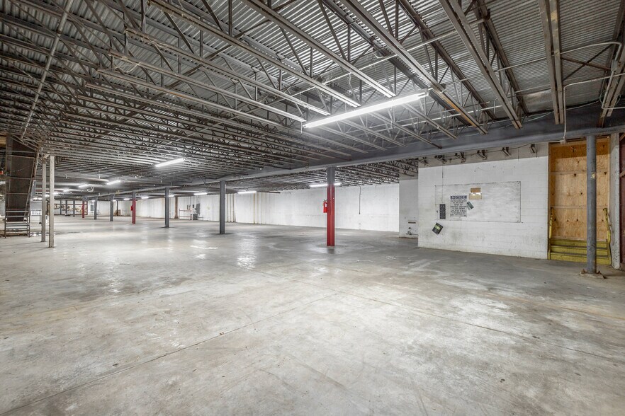 More Photos Of 1318 Underwood St, Dalton Warehouse For Sale