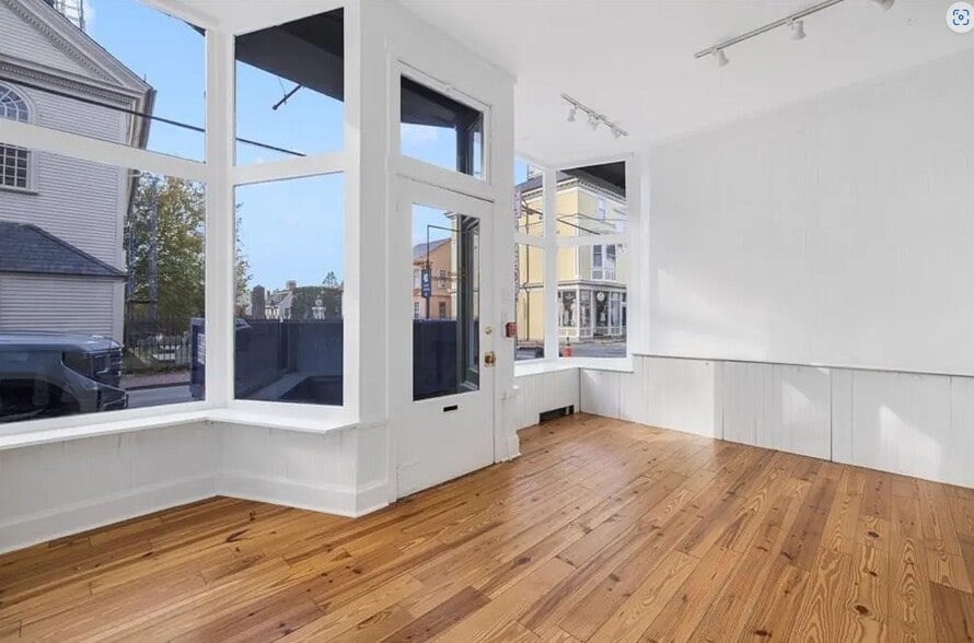More Photos Of 138 Spring St, Newport General Retail For Sale