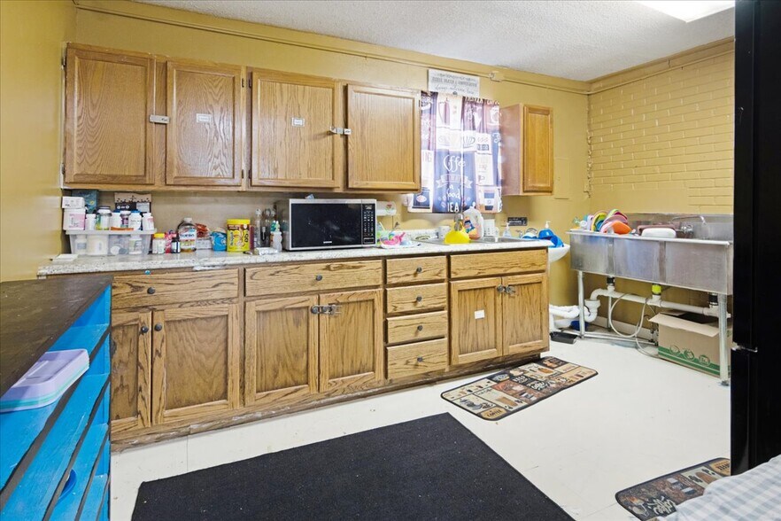 More Photos Of 1201 W Nelson St, Denison Daycare Center For Sale