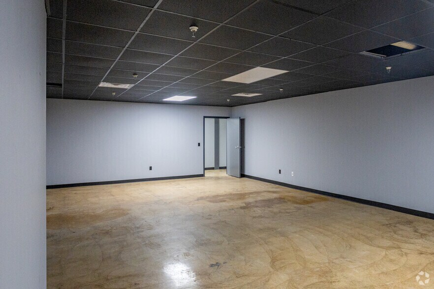 More Photos Of 7901 NE 10th St, Midwest City Office For Sale