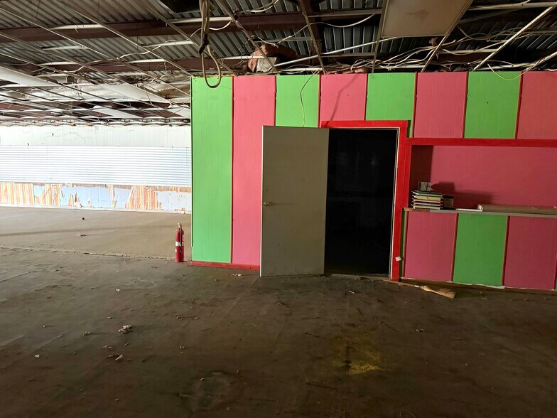 More Photos Of 201 W 2nd Ave, Nixon Warehouse For Sale