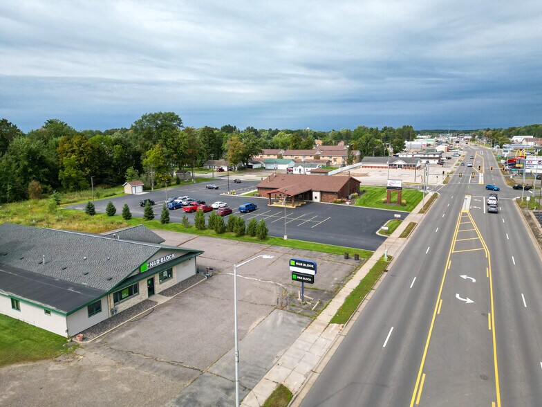 More Photos Of 233 S 8th St, Medford Office For Sale