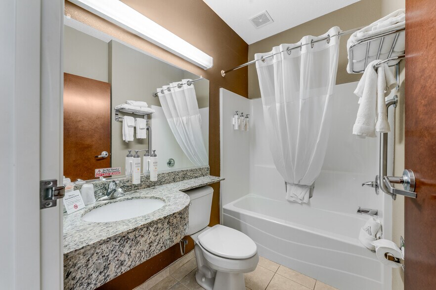 More Photos Of 20 Southland Dr, Fairmont Hotel For Sale