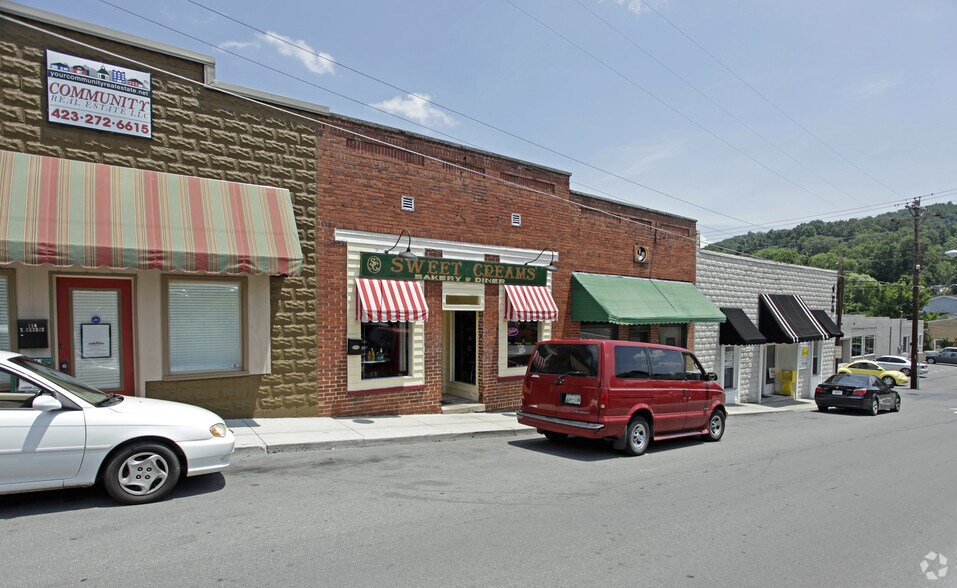 More Photos Of 120-122 S Church St, Rogersville Storefront Retail Office For Lease