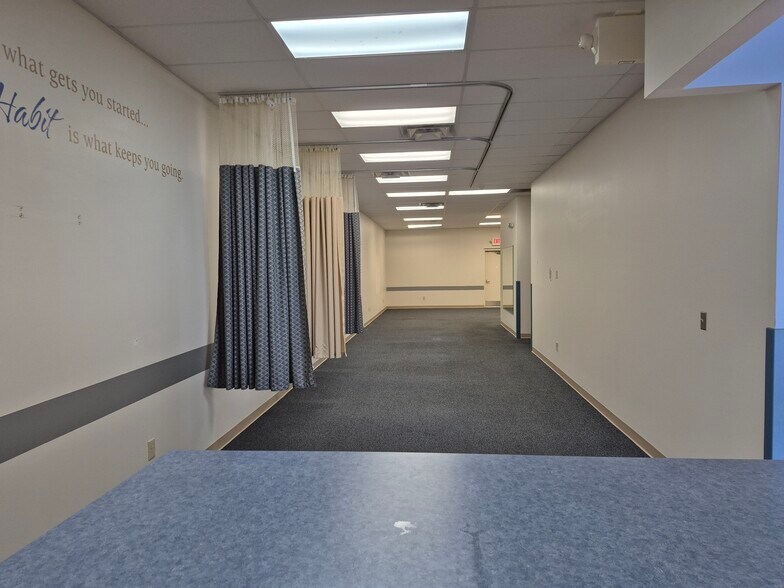More Photos Of 942 Cherry St, Blanchester Unknown For Lease