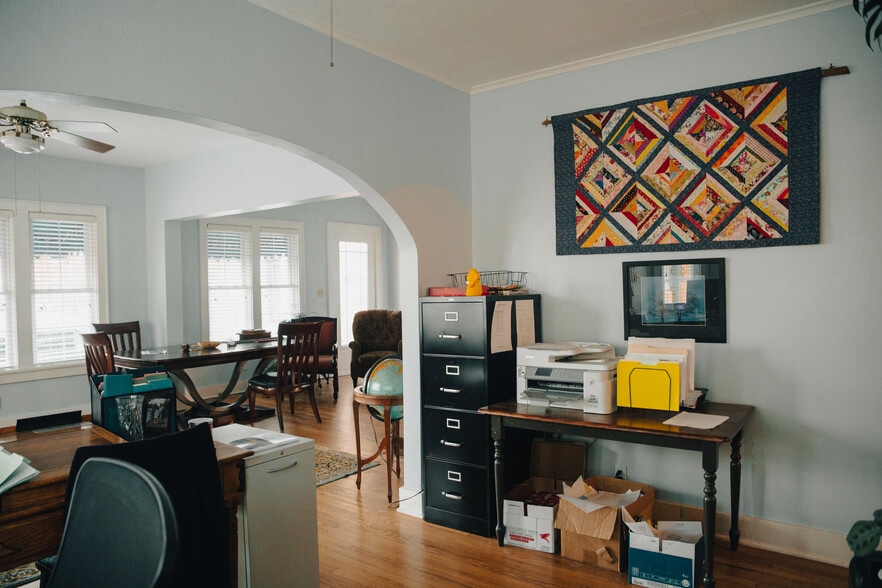 More Photos Of 355 N College Ave, Fayetteville Office Residential For Lease