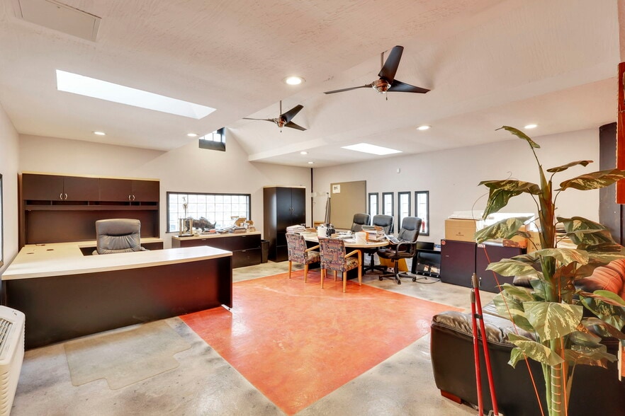 More Photos Of 1759 Old Leonard Ave, Columbus Warehouse For Sale