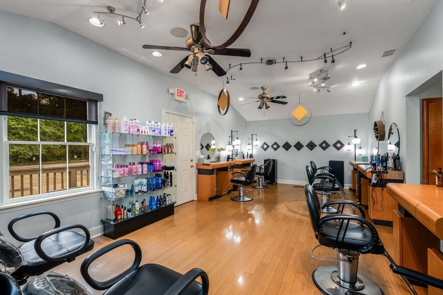 More Photos Of 4065 Lawrenceville Hwy, Tucker Office For Sale