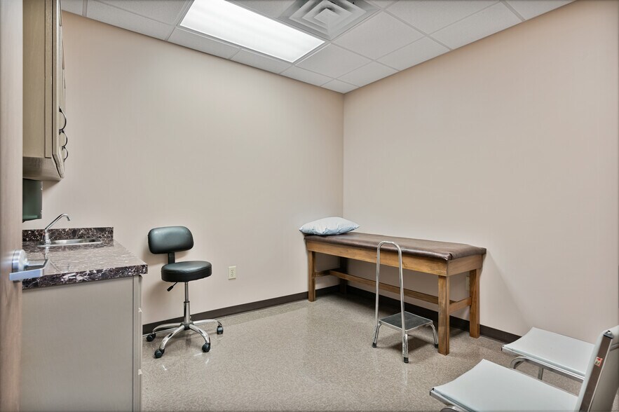 More Photos Of 142 Hampton Ct, Commerce Rehabilitation Center For Sale