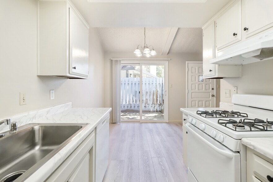 More Photos Of 2316 Villanova Cir, Sacramento Apartments For Sale