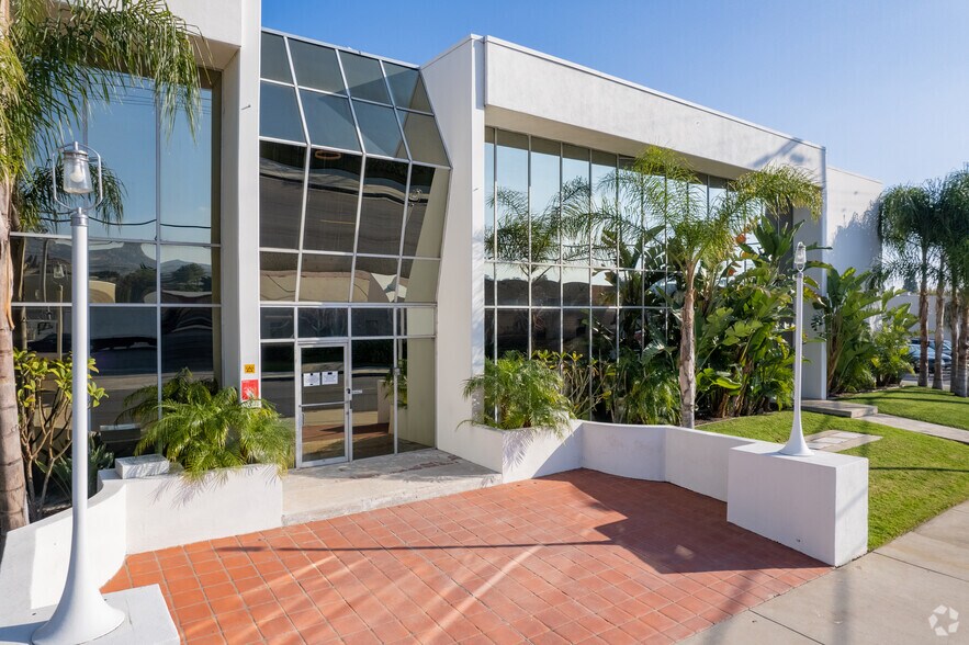 More Photos Of 9640 Owensmouth Ave, Chatsworth Industrial For Sale