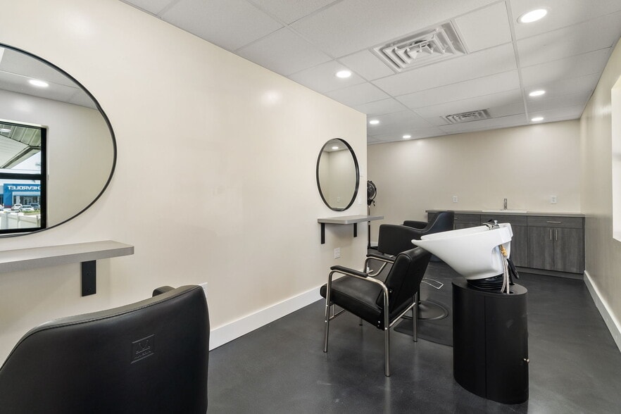 More Photos Of 1900 Tamiami Trl, Punta Gorda Office For Sale