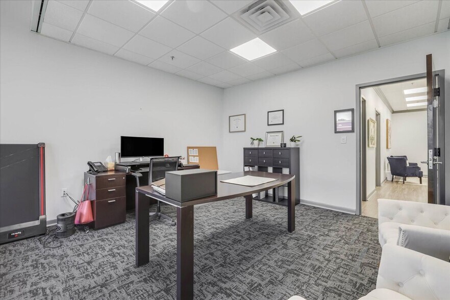 More Photos Of 215 S Monroe St, Tallahassee Office For Lease