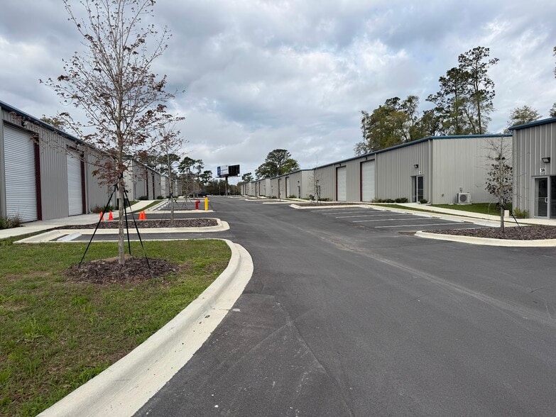 More Photos Of 5741 S Pine Ave, Ocala Service For Sale