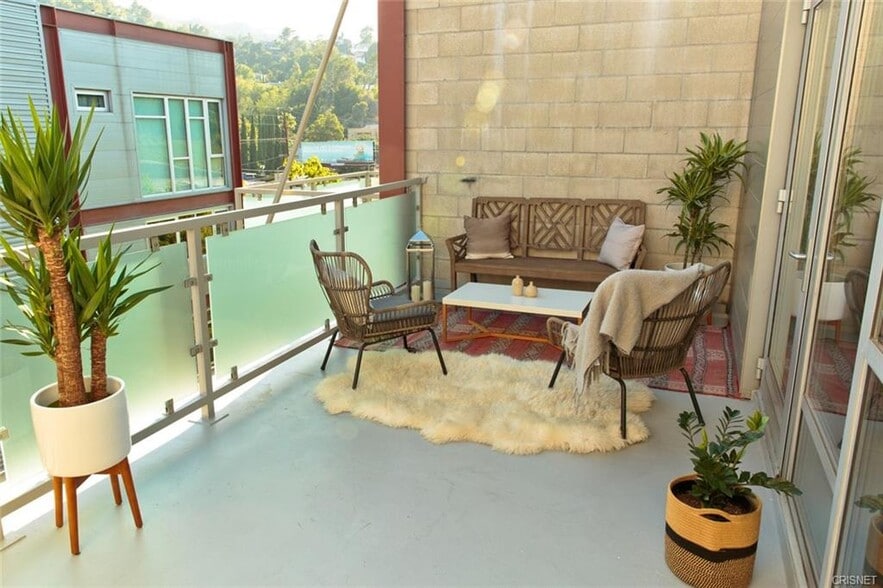 More Photos Of 3450 Cahuenga Blvd W, Los Angeles Office Residential For Lease