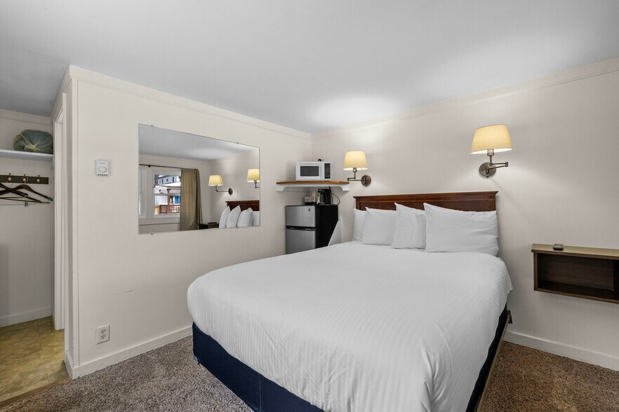 More Photos Of 180 Main St, North Woodstock Hotel For Sale