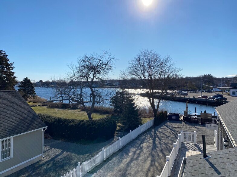 More Photos Of 7 Main St, North Kingstown Storefront Retail Office For Lease