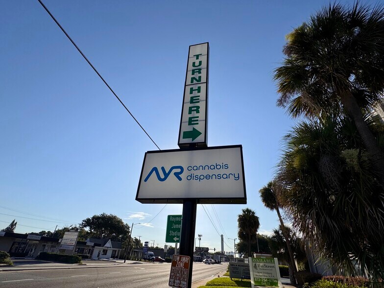 More Photos Of 3642 W Kennedy Blvd, Tampa Storefront For Lease