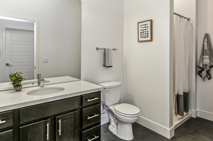 More Photos Of 1415 Cuming St NE, Omaha Apartments For Lease