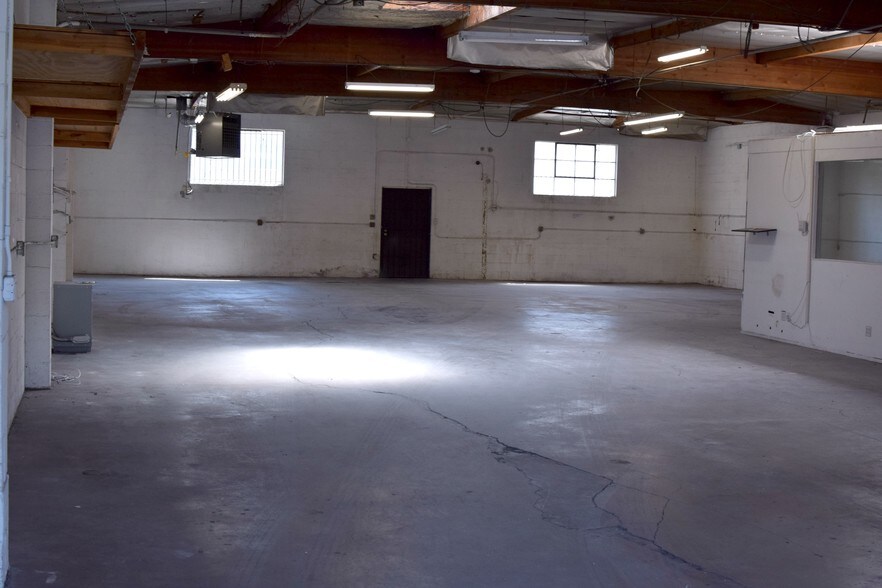 More Photos Of 900 W Hyde Park Blvd, Inglewood Warehouse For Lease