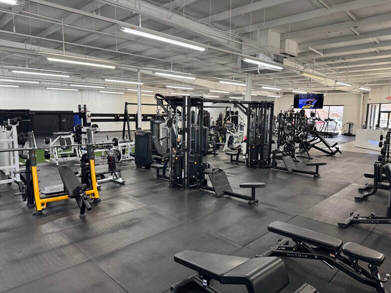 More Photos Of 235 N Central Expy, Richardson Freestanding For Sale