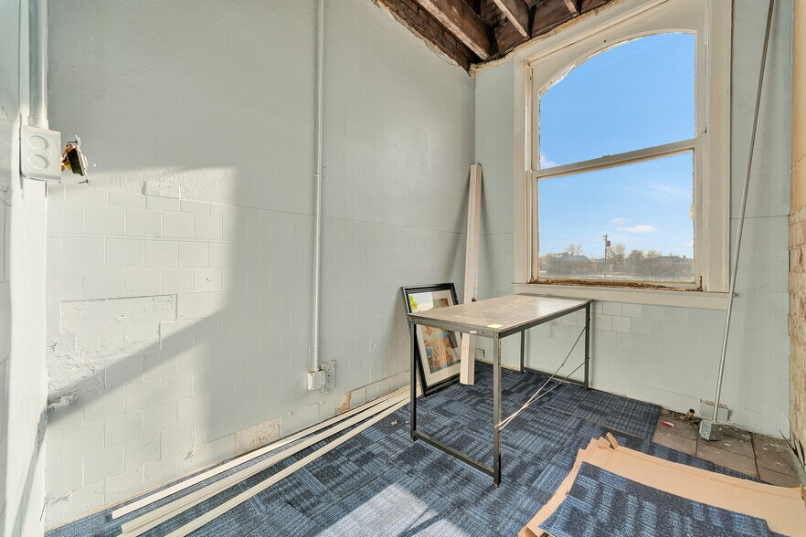 More Photos Of 9008 Grand River Ave, Detroit Light Distribution For Sale