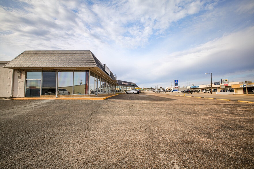 More Photos Of 500 Lake Air Dr, Waco Unknown For Lease