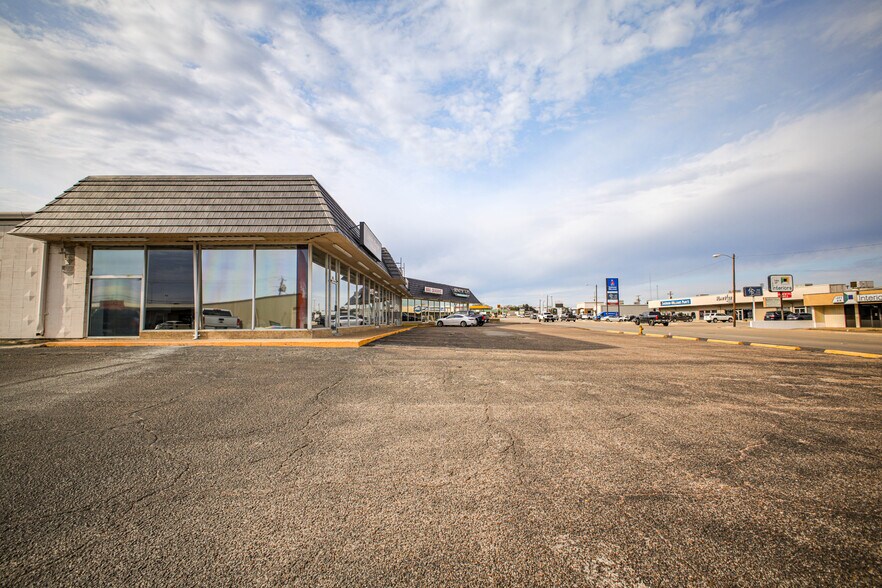 More Photos Of 500 Lake Air Dr, Waco Unknown For Lease