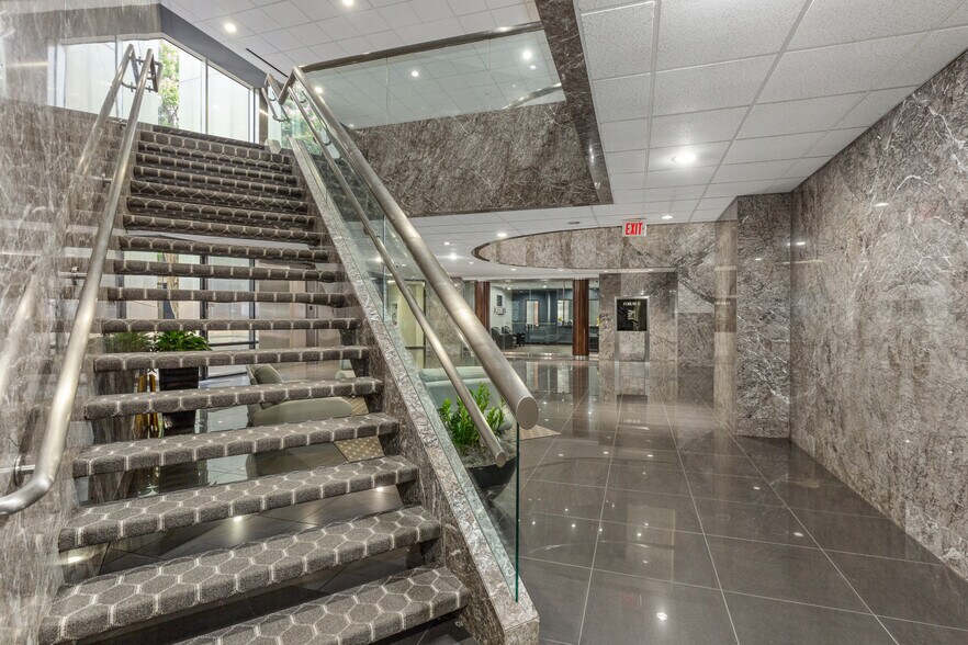 More Photos Of 4004 Belt Line Rd, Addison Unknown For Lease