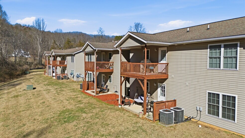 More Photos Of 520 Baird Cove Rd, Franklin Apartments For Sale