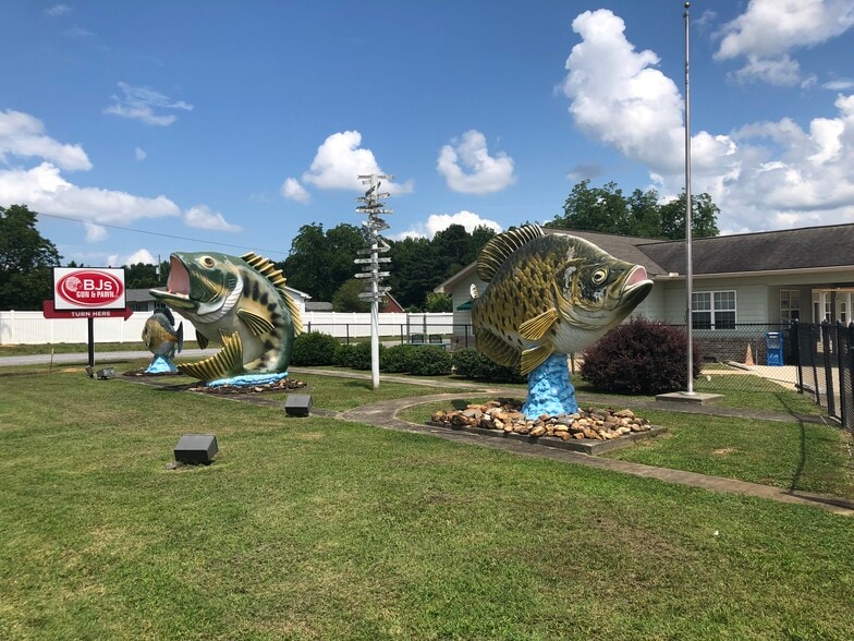 More Photos Of 998 Cedar Bluff Rd, Centre Hotel For Sale