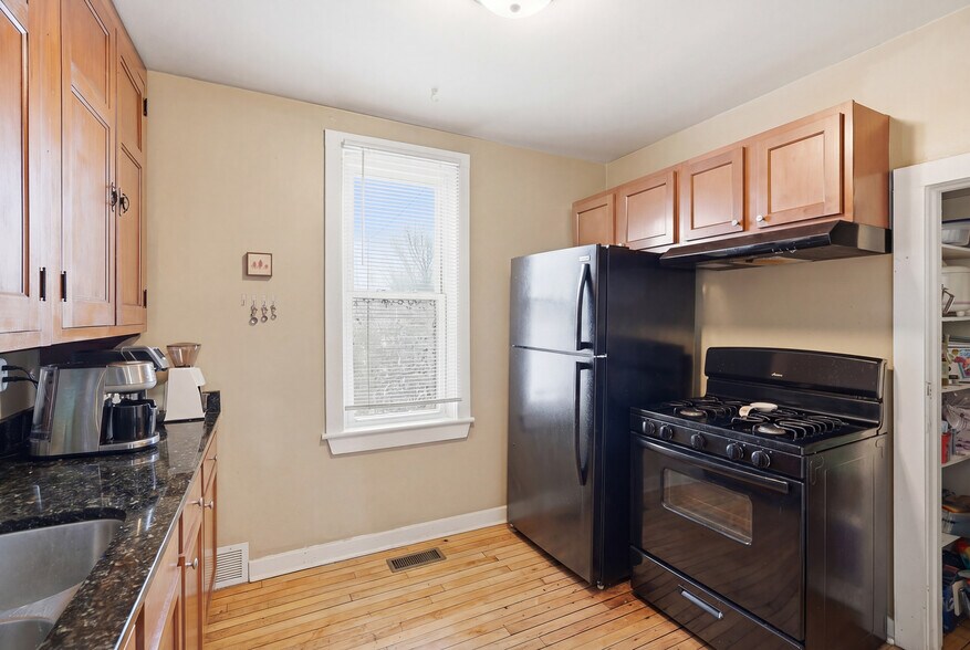 More Photos Of 940 3rd St E, Saint Paul Apartments For Sale