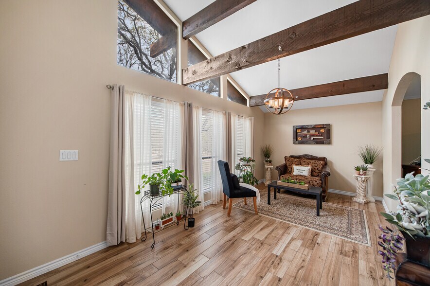 More Photos Of 101 Hunters Glen Dr, San Marcos Flex For Sale