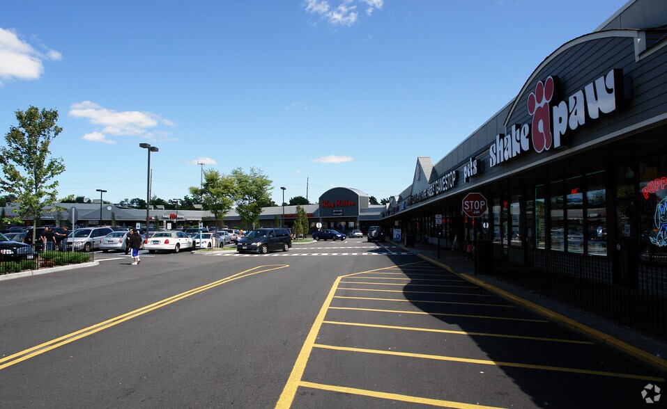 More Photos Of 265-285 S Broadway, Hicksville Storefront For Lease